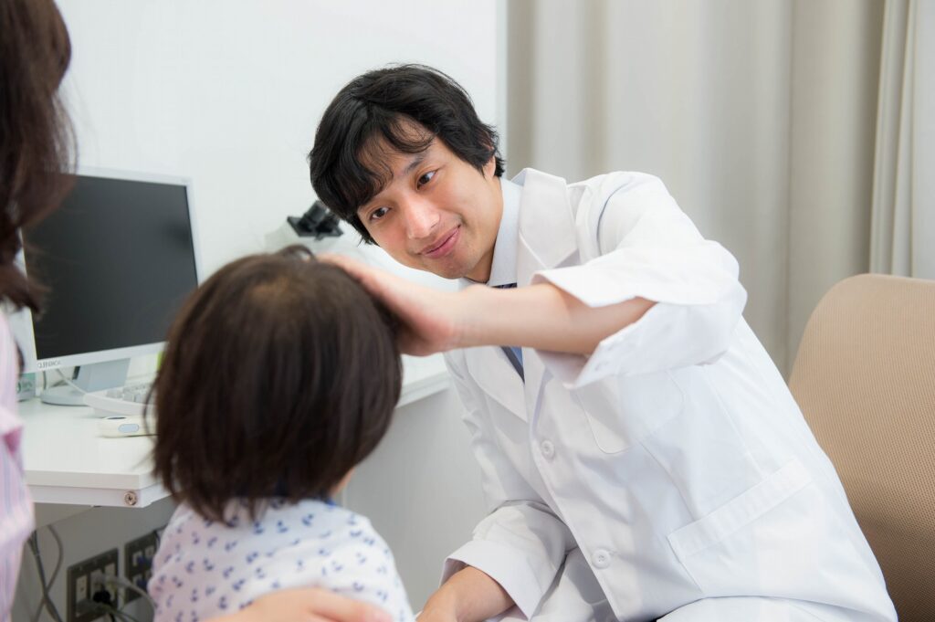 医師による診察の様子