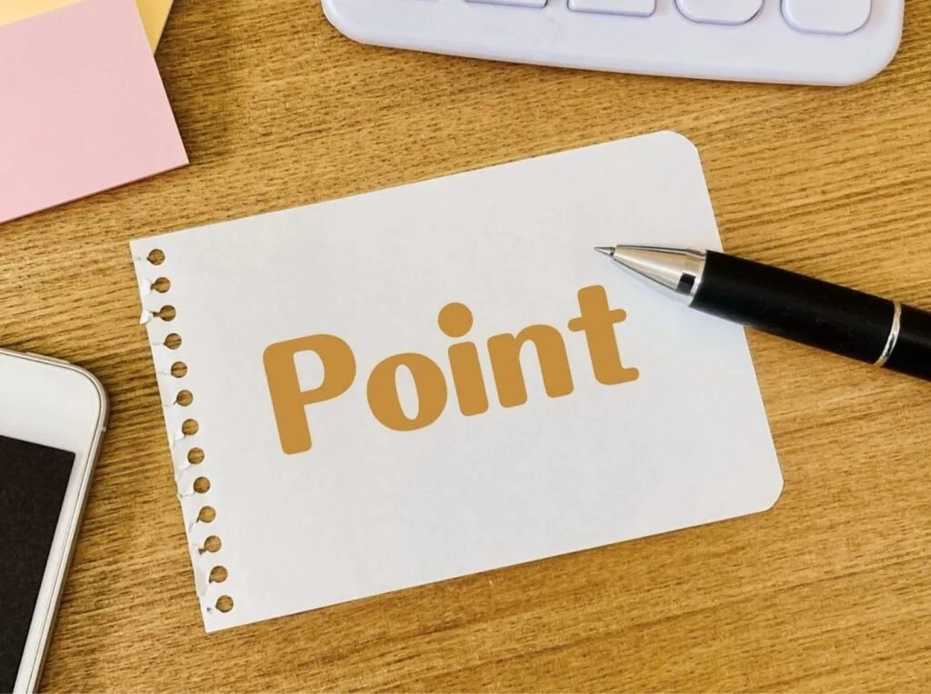 「Point」と書かれたメモとボールペン