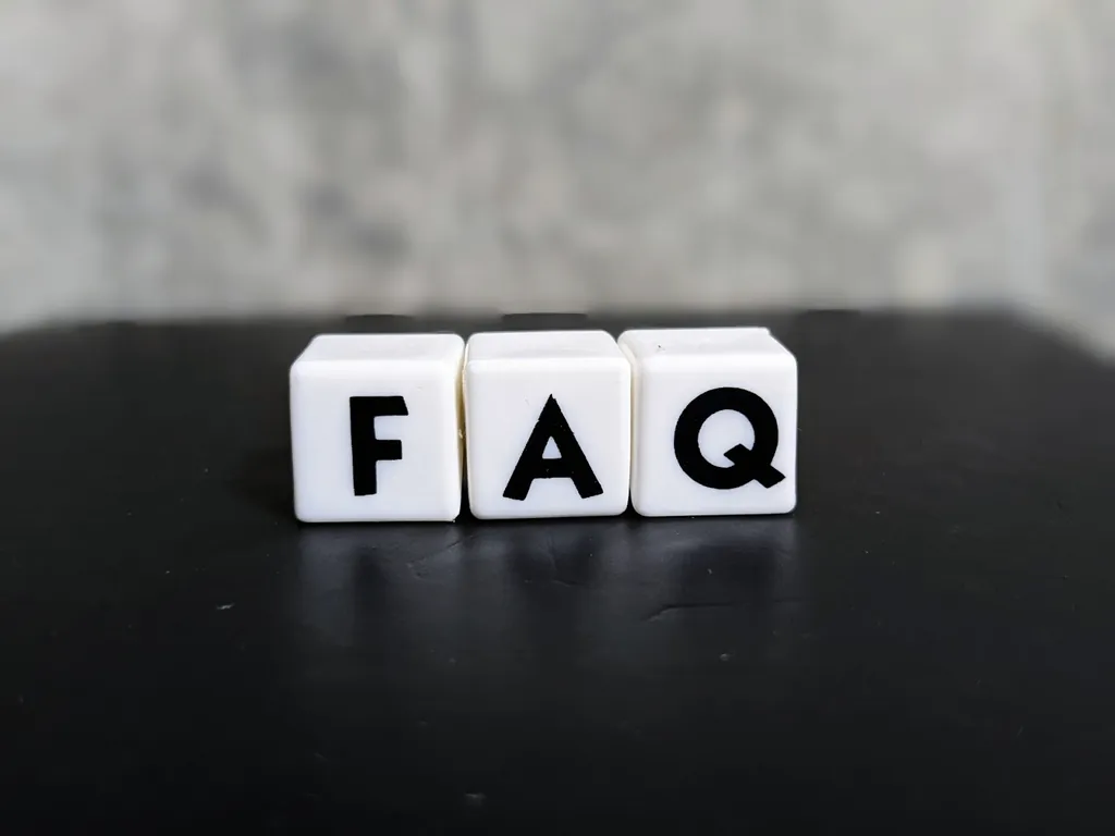 「FAQ」と書かれた白いブロック