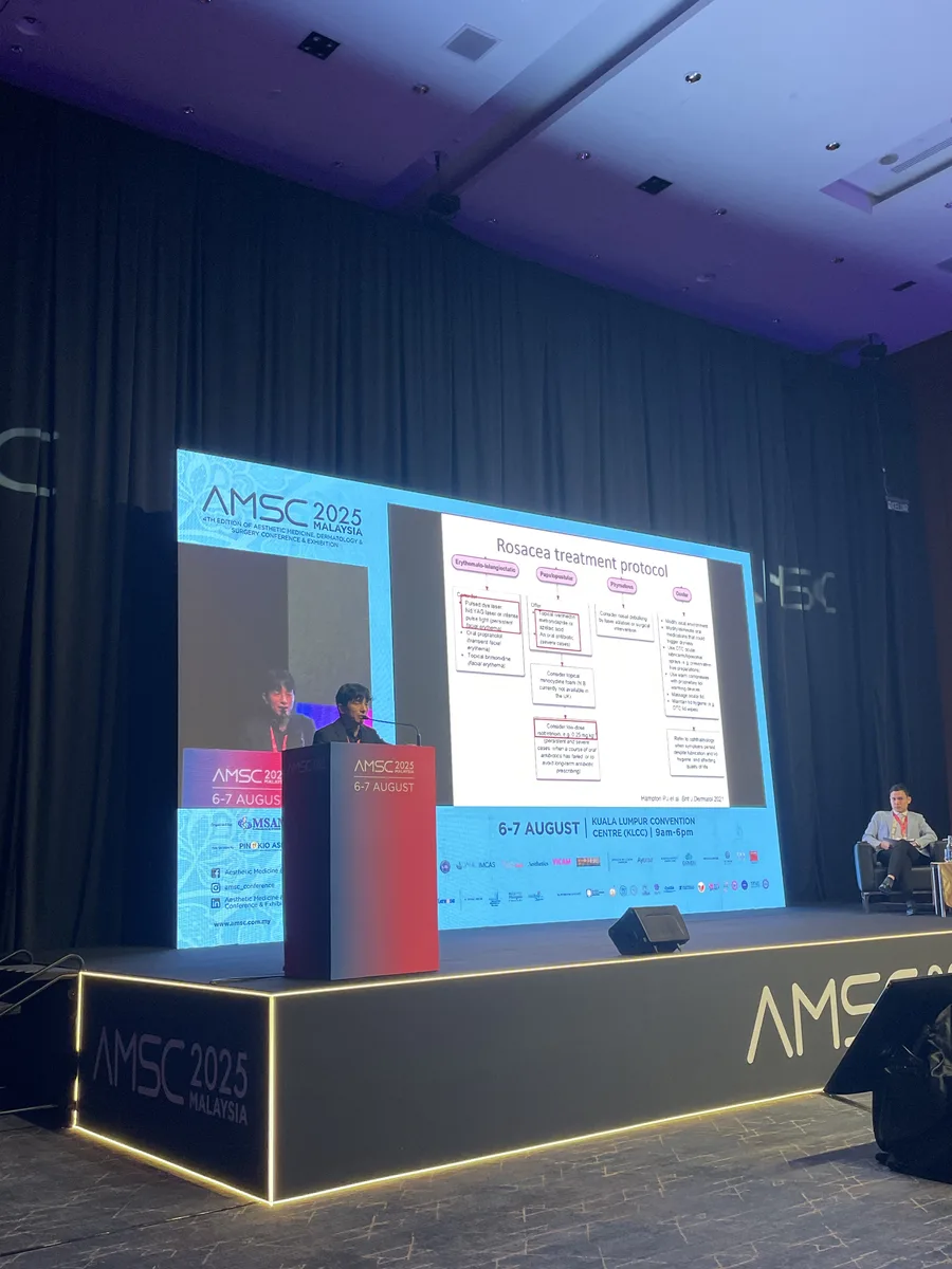 AMSC 2025（クアラルンプール）で酒さの治療について講演する院長 野田真史